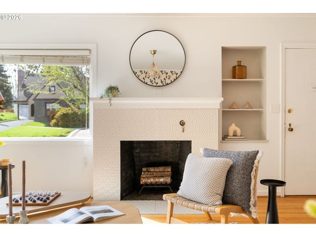 6716 N COMMERCIAL Ave, Portland, OR 97217