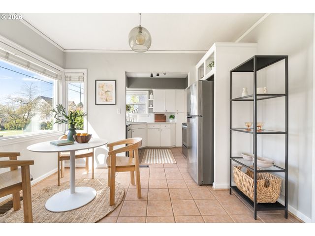 6716 N COMMERCIAL Ave, Portland, OR 97217