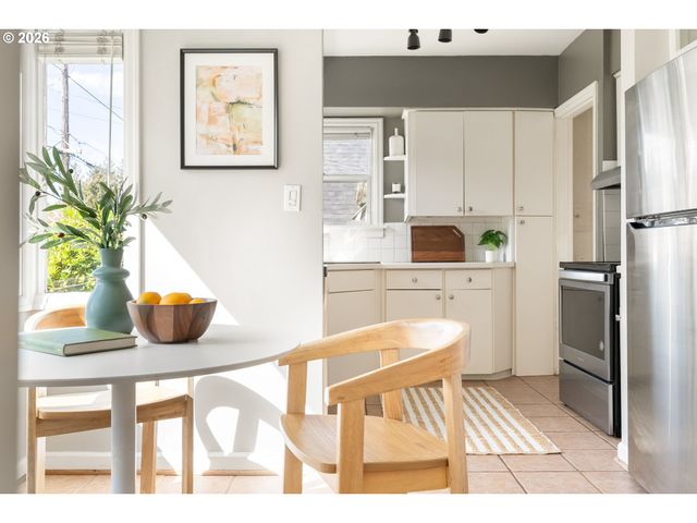 6716 N COMMERCIAL Ave, Portland, OR 97217