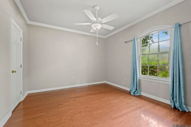 8226 Oakbrook Dr, Baton Rouge, LA 70810