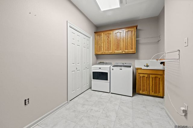 8226 Oakbrook Dr, Baton Rouge, LA 70810