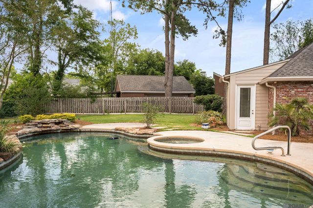 8226 Oakbrook Dr, Baton Rouge, LA 70810