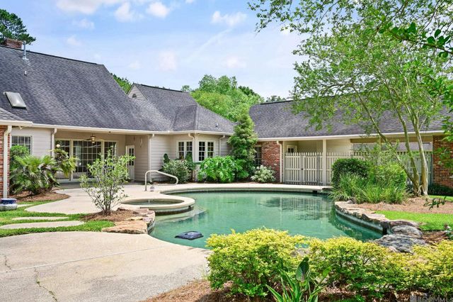 8226 Oakbrook Dr, Baton Rouge, LA 70810