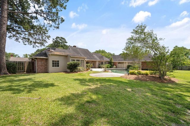 8226 Oakbrook Dr, Baton Rouge, LA 70810