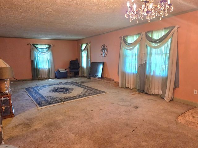 2210 Woodburn Hay Rd, Hopkinsville, KY 42240