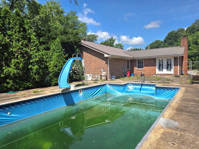 2210 Woodburn Hay Rd, Hopkinsville, KY 42240