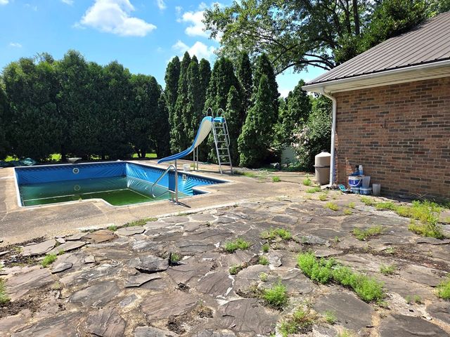 2210 Woodburn Hay Rd, Hopkinsville, KY 42240