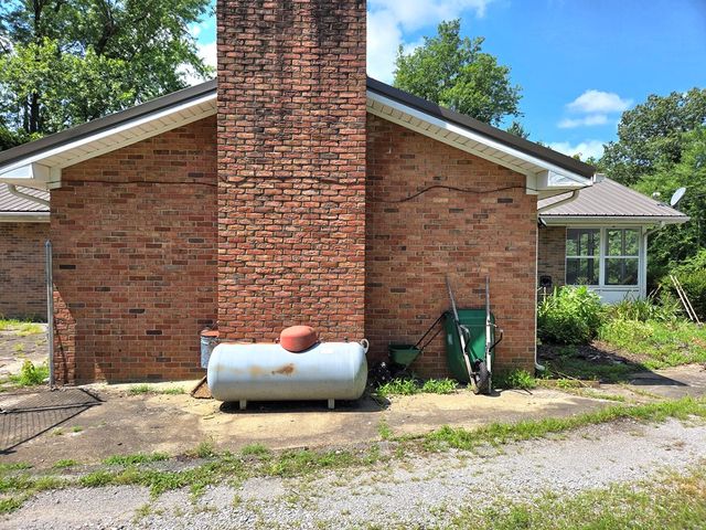 2210 Woodburn Hay Rd, Hopkinsville, KY 42240