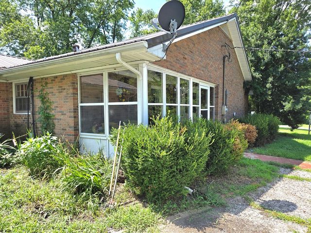 2210 Woodburn Hay Rd, Hopkinsville, KY 42240