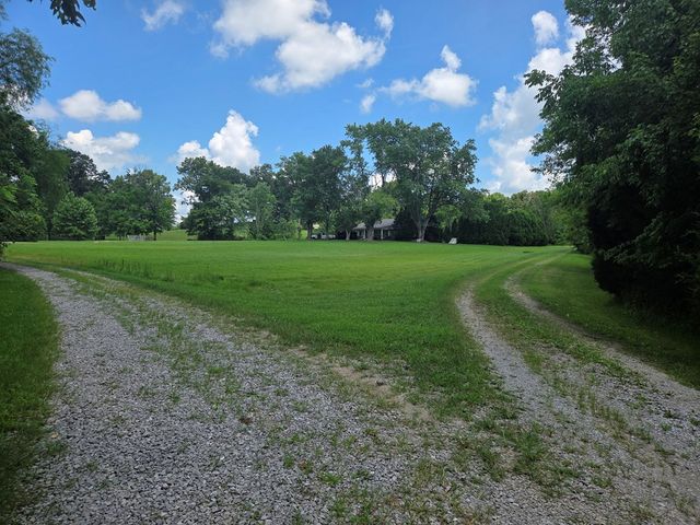 2210 Woodburn Hay Rd, Hopkinsville, KY 42240