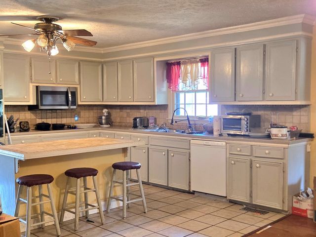 2210 Woodburn Hay Rd, Hopkinsville, KY 42240