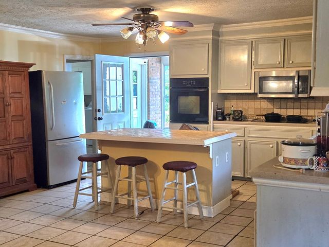 2210 Woodburn Hay Rd, Hopkinsville, KY 42240