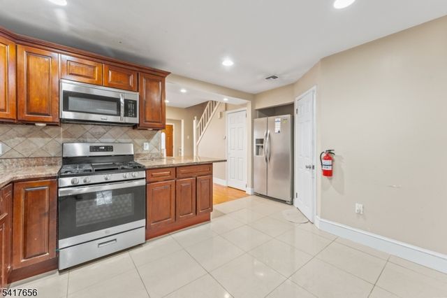 3 Sisco Pl, Clifton City, NJ 07011