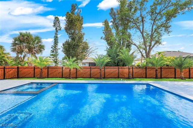 3606 SW 3rd ST, Cape Coral, FL 33991