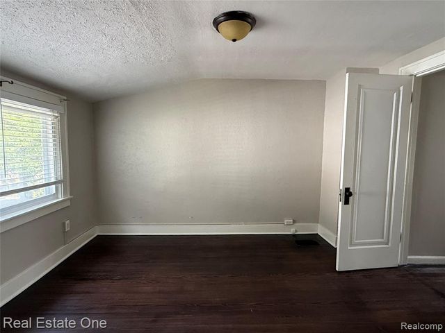 264 E Woodland Street, Ferndale, MI 48220