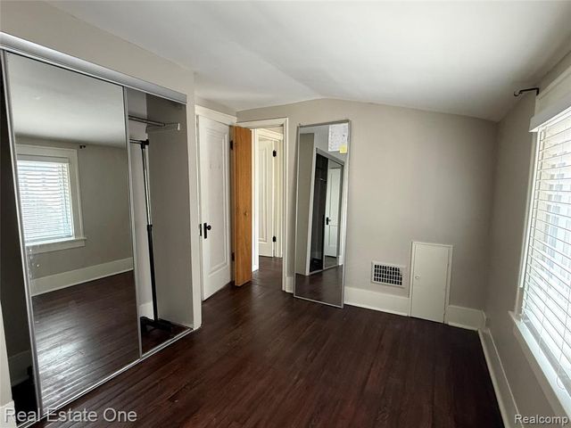 264 E Woodland Street, Ferndale, MI 48220