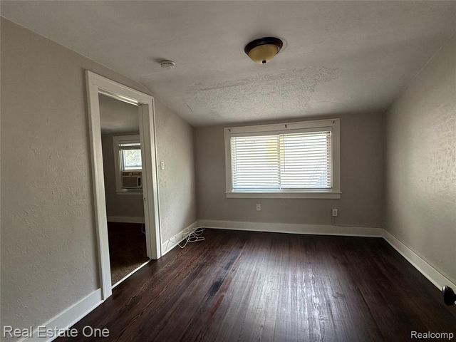 264 E Woodland Street, Ferndale, MI 48220
