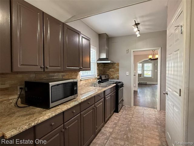 264 E Woodland Street, Ferndale, MI 48220