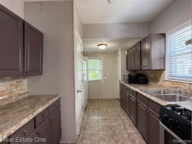 264 E Woodland Street, Ferndale, MI 48220