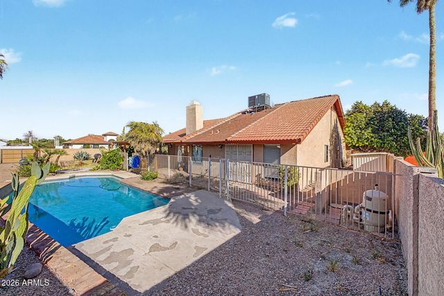 562 E HACKAMORE Street, Mesa, AZ 85203