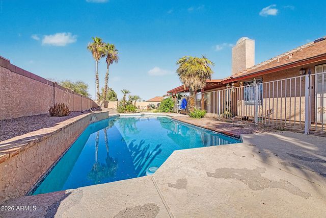 562 E HACKAMORE Street, Mesa, AZ 85203