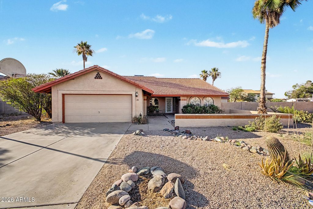 562 E HACKAMORE Street, Mesa, AZ 85203 — photo 2