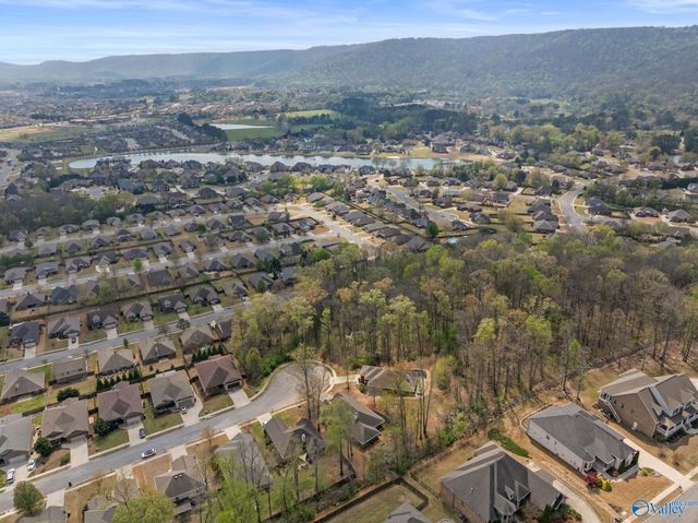 6801 Breyerton Way SE, Owens Cross Roads, AL 35763