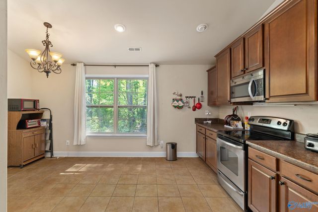 6801 Breyerton Way SE, Owens Cross Roads, AL 35763