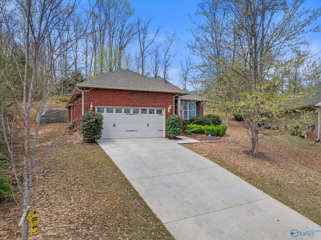 6801 Breyerton Way SE, Owens Cross Roads, AL 35763