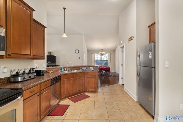 6801 Breyerton Way SE, Owens Cross Roads, AL 35763