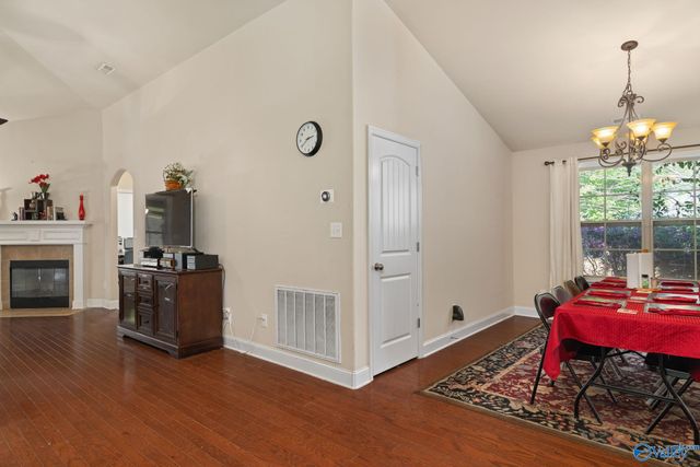 6801 Breyerton Way SE, Owens Cross Roads, AL 35763