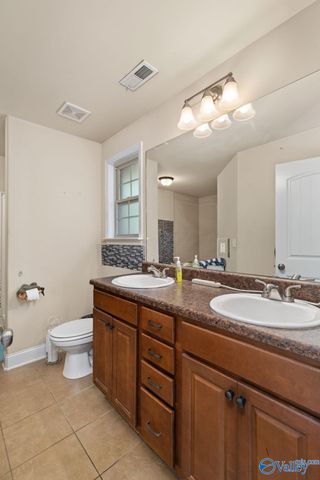 6801 Breyerton Way SE, Owens Cross Roads, AL 35763