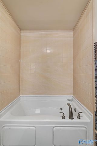 6801 Breyerton Way SE, Owens Cross Roads, AL 35763