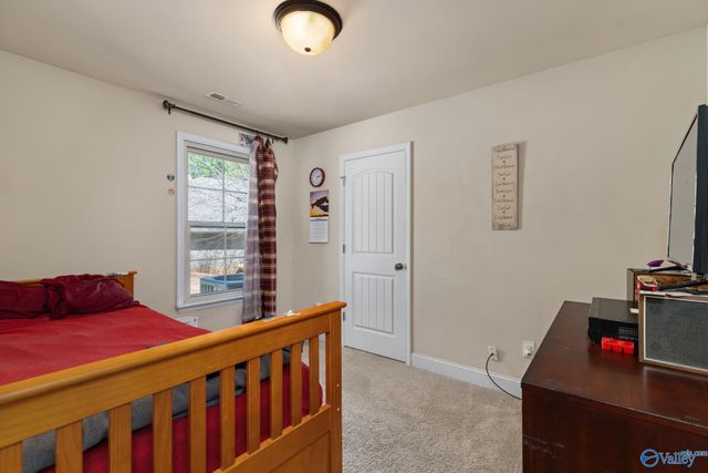 6801 Breyerton Way SE, Owens Cross Roads, AL 35763