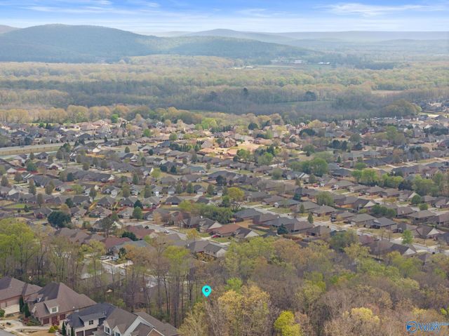 6801 Breyerton Way SE, Owens Cross Roads, AL 35763