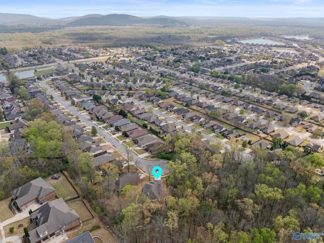 6801 Breyerton Way SE, Owens Cross Roads, AL 35763