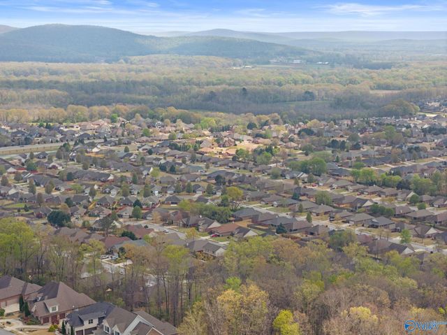 6801 Breyerton Way SE, Owens Cross Roads, AL 35763