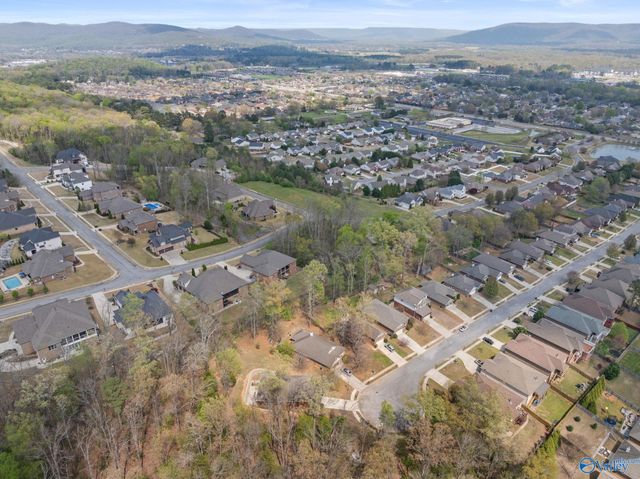 6801 Breyerton Way SE, Owens Cross Roads, AL 35763