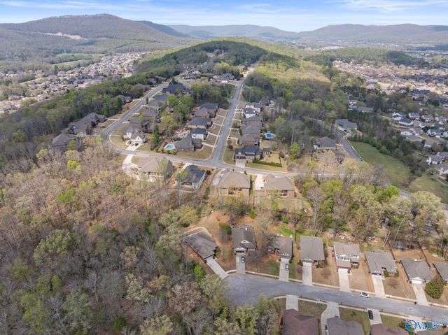 6801 Breyerton Way SE, Owens Cross Roads, AL 35763