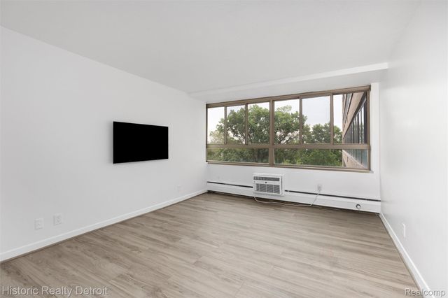 8900 E Jefferson Avenue 625, Detroit, MI 48214