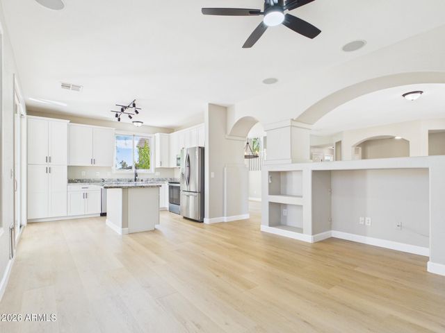 18298 W SMOKEY Drive, Surprise, AZ 85388