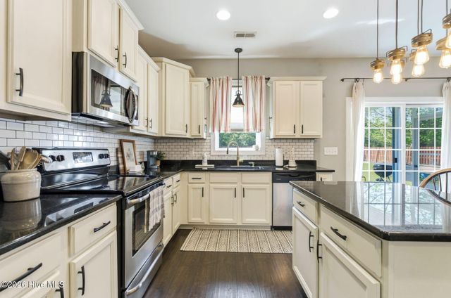 121 Cottle Court, Richlands, NC 28574