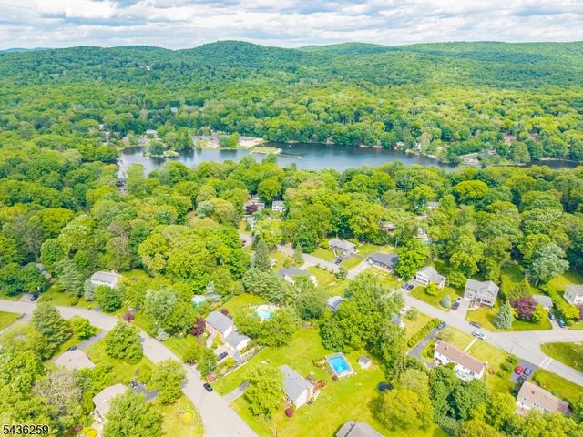 55 Marcia Rd, Ringwood Boro, NJ 07456