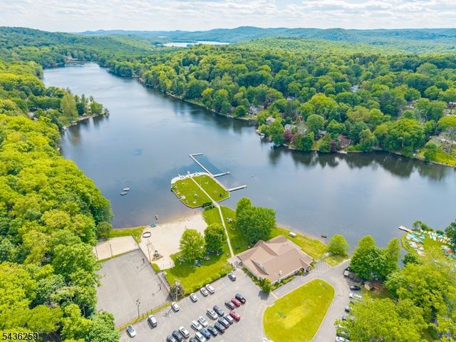 55 Marcia Rd, Ringwood Boro, NJ 07456