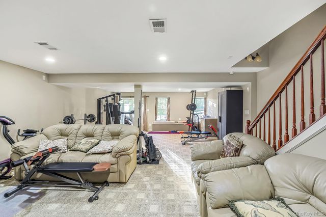 92 Barr Lane, Monroe, NY 10950