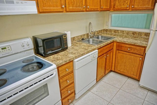 3740 Inverrary Dr 2N, Lauderhill, FL 33319