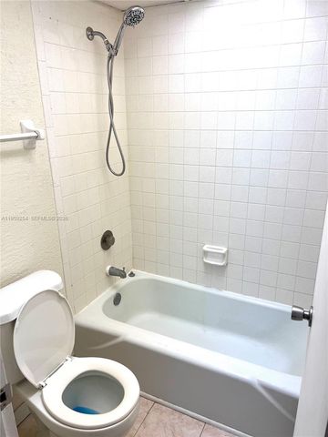 3740 Inverrary Dr 2N, Lauderhill, FL 33319