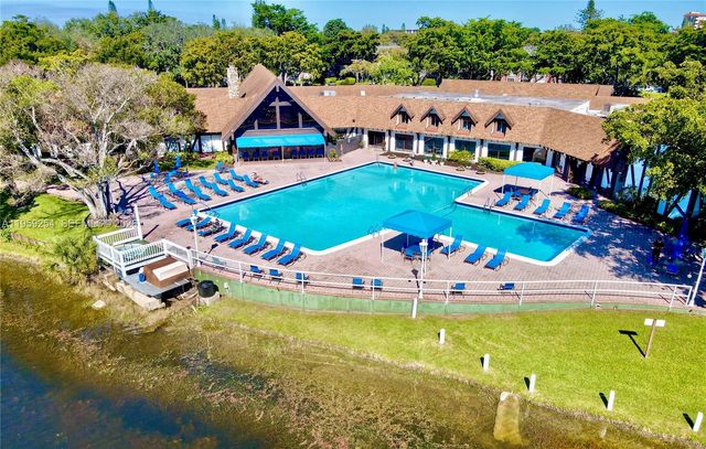 3740 Inverrary Dr 2N, Lauderhill, FL 33319