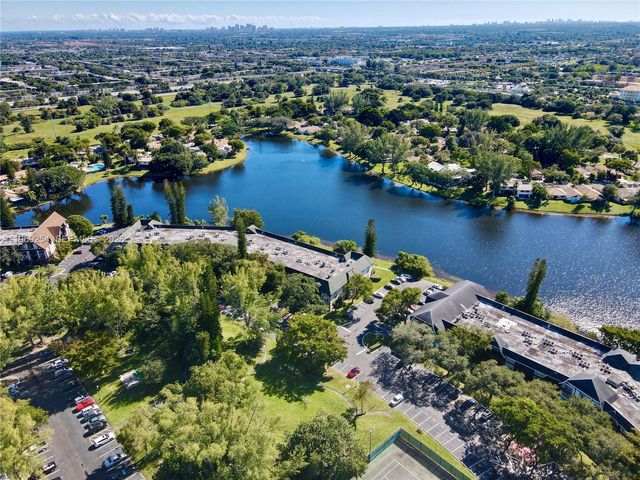 3740 Inverrary Dr 2N, Lauderhill, FL 33319