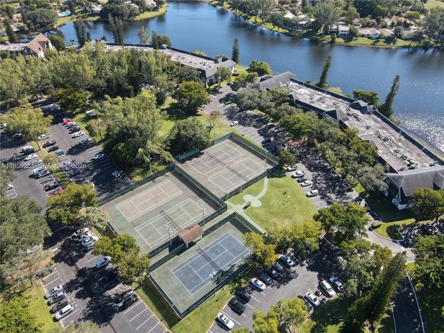 3740 Inverrary Dr 2N, Lauderhill, FL 33319